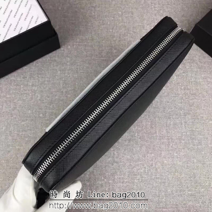 PRADA普拉達 專櫃同步 最新款式 頂級原單十字紋牛皮 男士手包 2VF017 DD1531